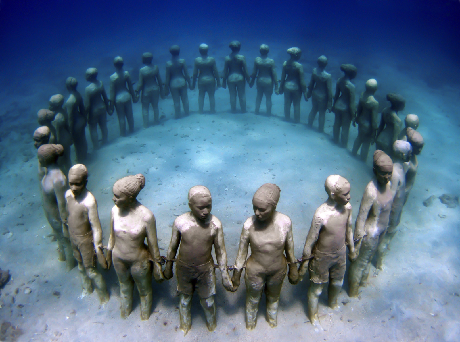 underwater sculpture of ring of children
